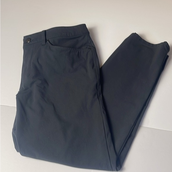 Great condition men's size 33x30 lululemon ABC pants - Picture 5 of 6